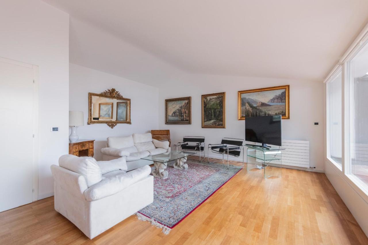 Appartement met Terras en Uitzicht op het Meer