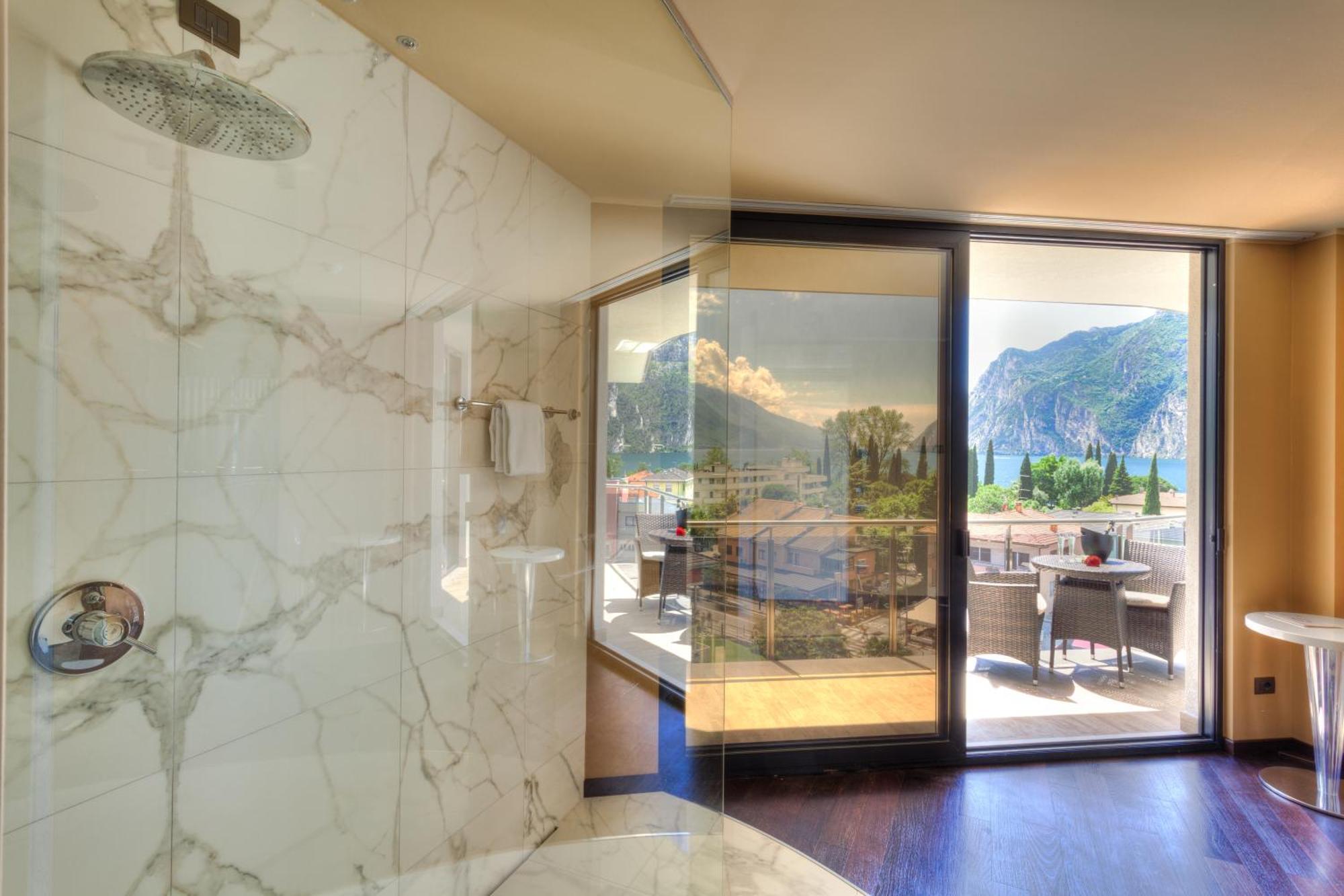 Junior Suite con Vista Lago e Balcone